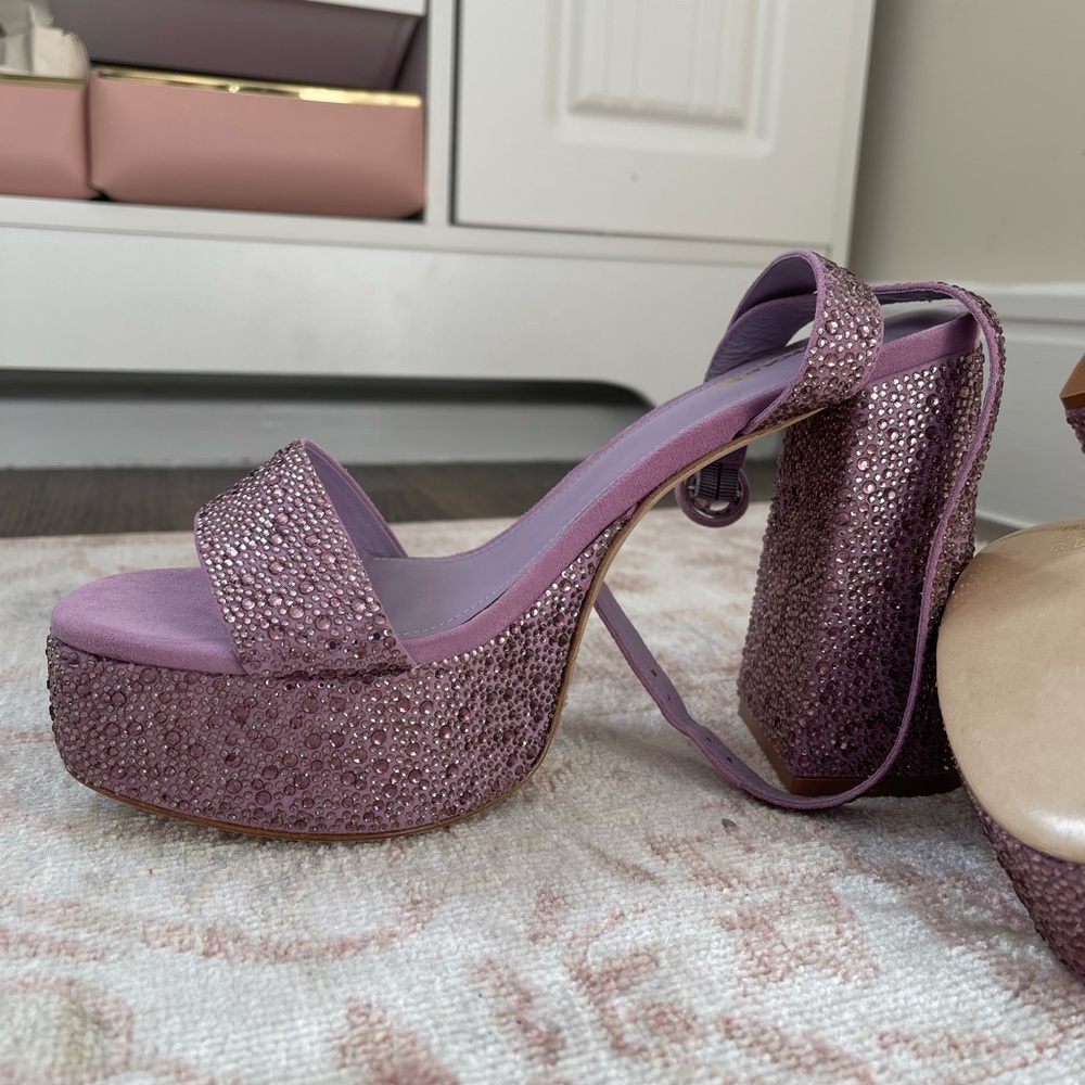NWT larroude Dolly platforms in lavender